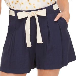 All In Favor Front Tie Pleated Shorts Large